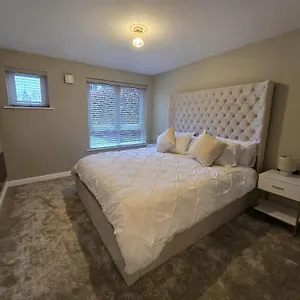 New 2 Bedroom In - Stretford - Old Trafford Close To Football-cricket Ground & Centre Manchester