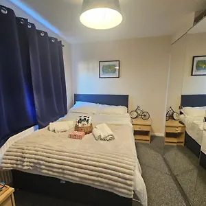 Double Bedroom Located Close To Manchester Airport Wythenshawe